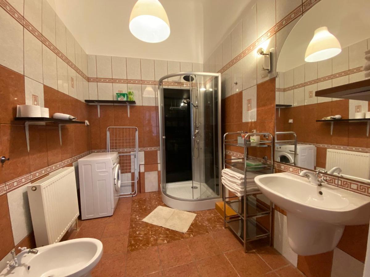 3 Bedrooms- Central Quarter Apartment Budapest Exterior photo
